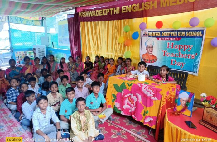 A grand Guru Puja celebration at Vishwadeepti!