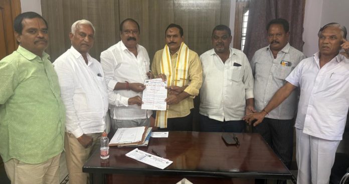 A great honor to the Maha Rudrayaga Committee..