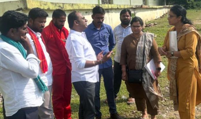 A group of scientists visit Jukkal.