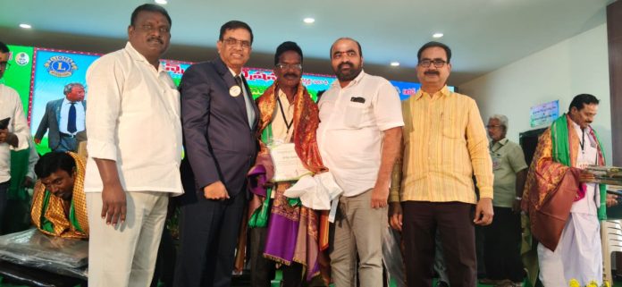 A resident of Chandlapur was named the best ideal farmer.