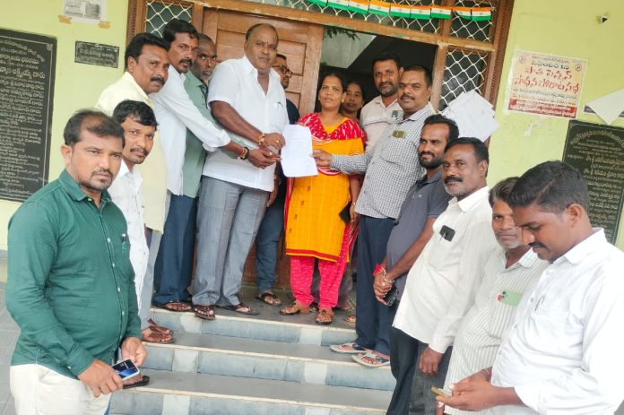 Arrears of wages should be paid to employment guarantee staff