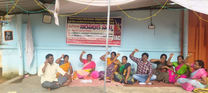 Ashram daily wage workers go on strike