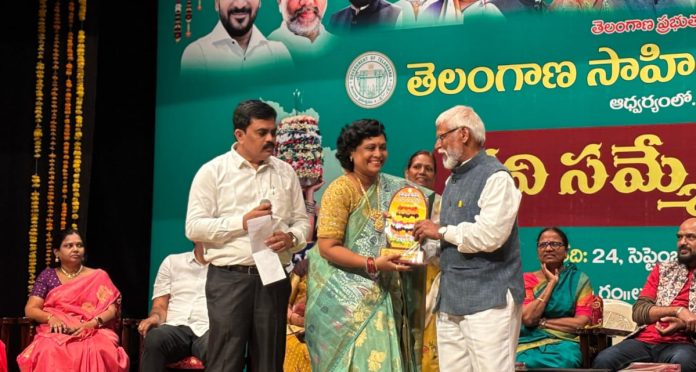 Bandaru Pushpalatha receives the Poet Award..