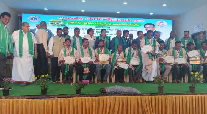 Bonagiri Bhaskar as the district's ideal farmer