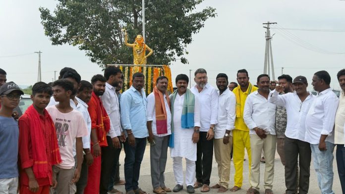 Congress constituency in-charge pays tribute to Ailamma
