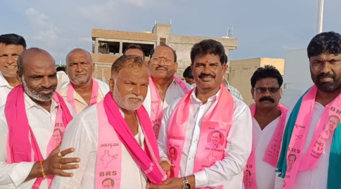 Congress leaders join BRS..