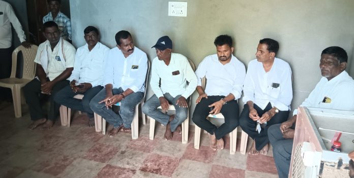 Congress leaders visited the families of the victims.