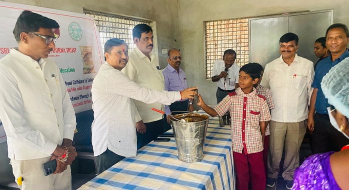 DEO distributes copper java to students