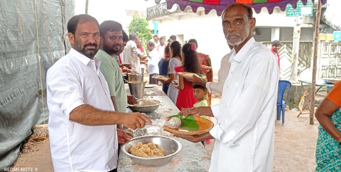 Distribution of food at Durga Devi Mandapam