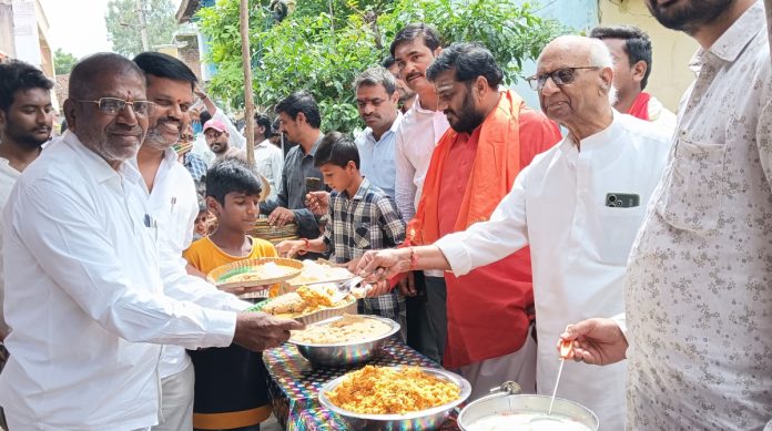 Distribution of food to devotees during Navratri celebrations