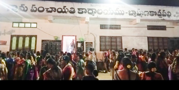 Engilipoola Bathukamma celebration in grand style