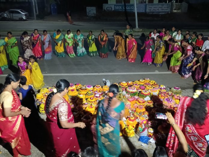 Engilipoola Bathukamma celebrations in full swing