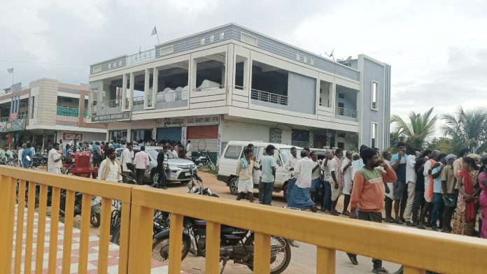 Farmers scramble for urea
