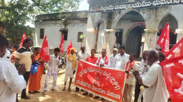 Farmers should be provided with sufficient urea.