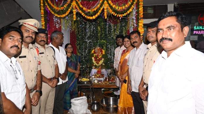 Food distribution program at Vijayalakshmi Hospital