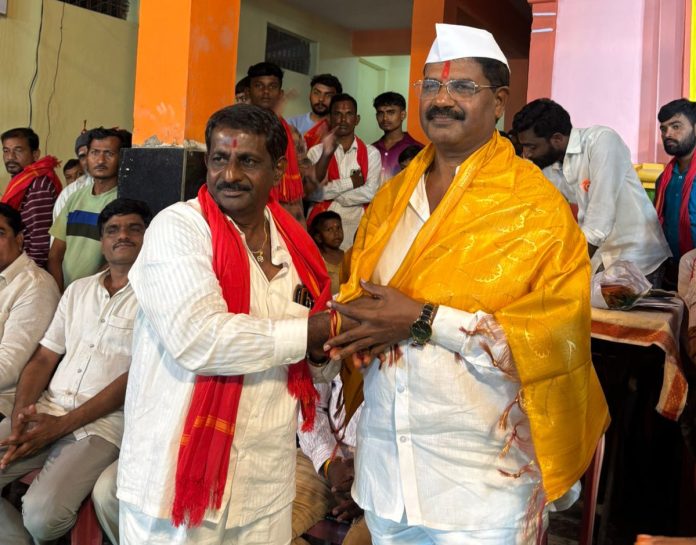Former MLA Shinde participated in Navratri celebrations..