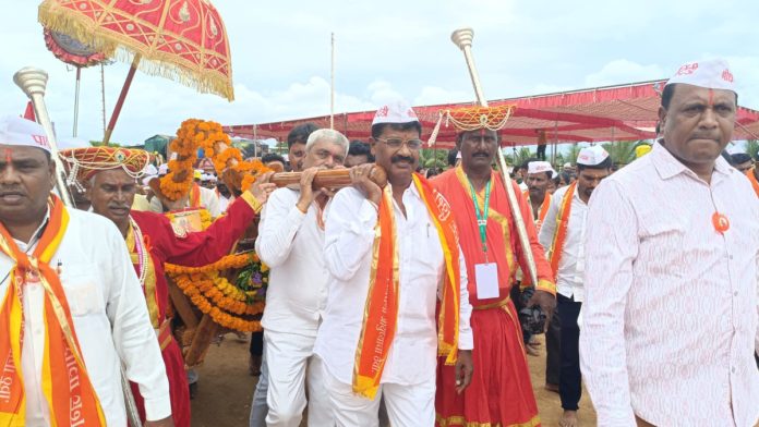 Former MLA participated in Ramanandacharya Gurujis padayatra