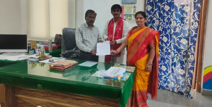 Free primary schools should be handed over to Anganwadi centers.