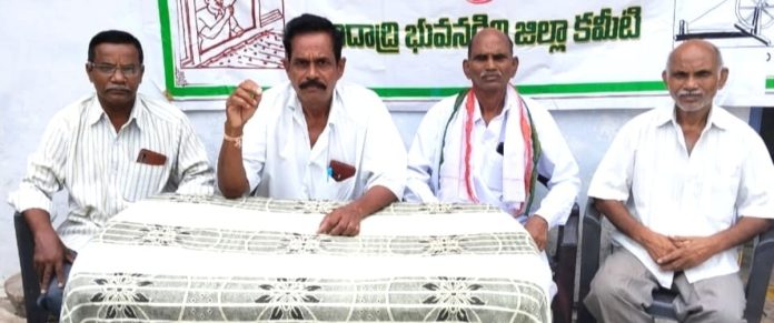 GST on handlooms should be completely abolished.