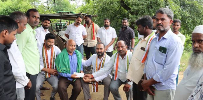 Gaddam Chandrasekhar Reddy visited the affected families