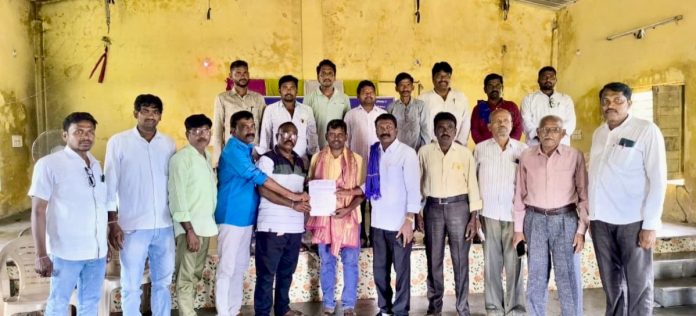 Kandugula Rajanna is the in-charge of Mala Mahanadu Manthani constituency.