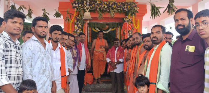 Leaders participating in Hanuman idol installation