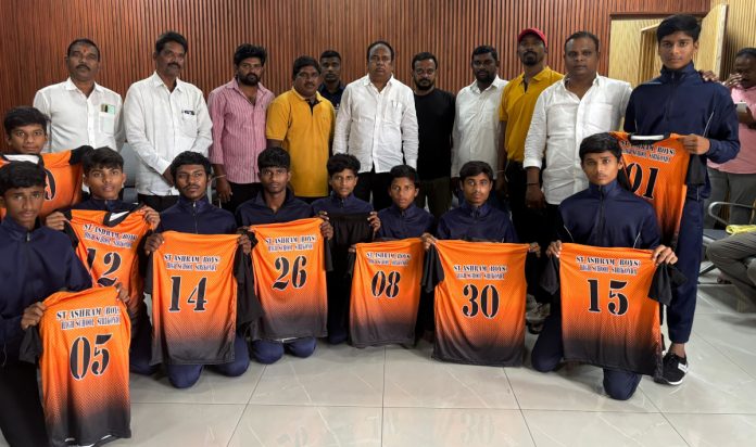 MLA Bhupathi Reddy distributed sportswear