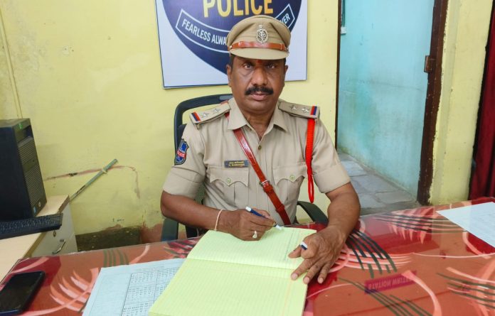 Mahender as Birkur SI