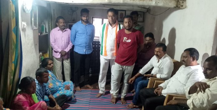 Manala Mohan Reddy visits the affected families