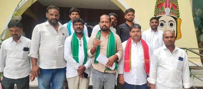 Minister Seethakka and MLA Bojju will not be tolerated if they come into contact.