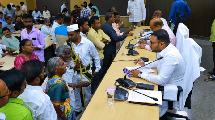 Officials should resolve complaints quickly: Collector
