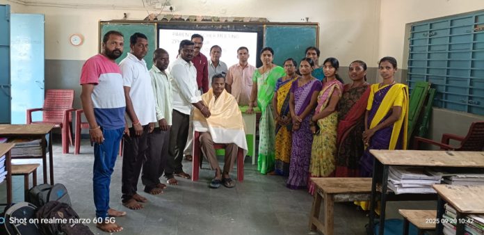 Parents felicitate the best principal