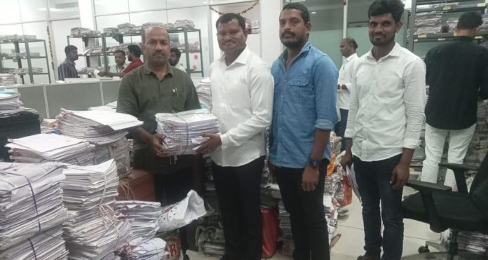 People are praising MLA Jare.