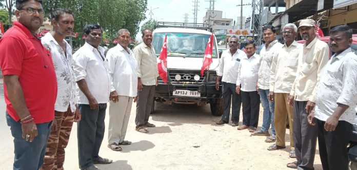 Religious fanatics are distorting the Telangana armed struggle.