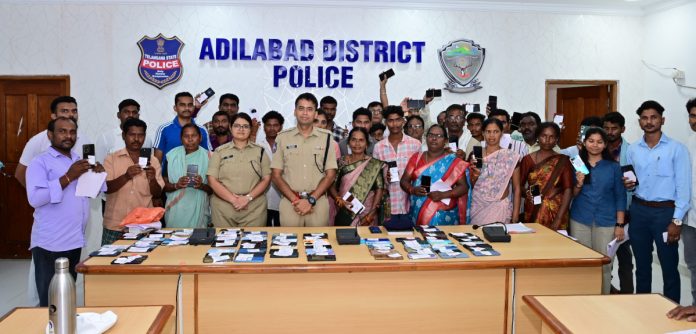 SP provides cell phones worth Rs 15 lakh to victims through CEIR