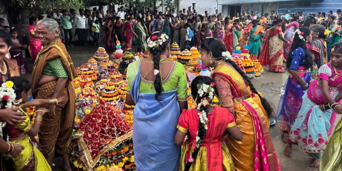 Saddula Bathukamma celebrations in Dhupalli..