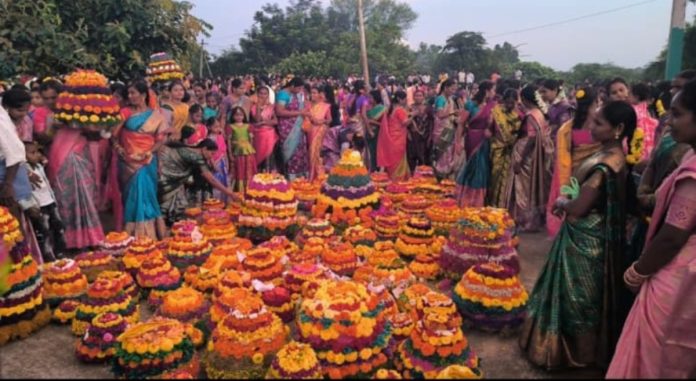 Saddula Bathukamma celebrations in full swing