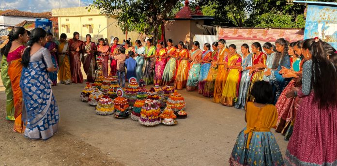 Saddula Bathukamma celebrations in full swing..