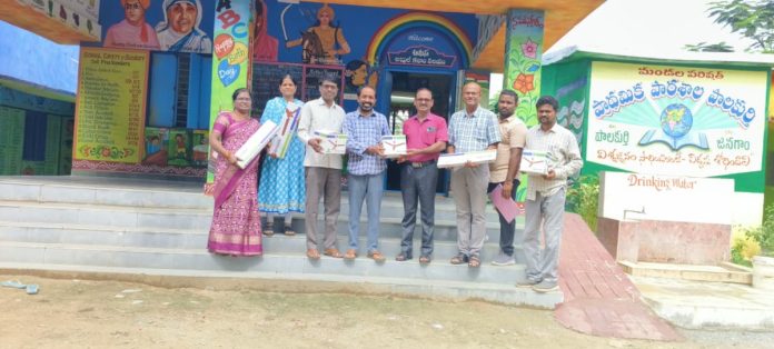 Siddhi Ramus fans gift the school