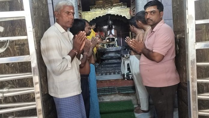 Special prayers by BRS leaders in Potlapalli