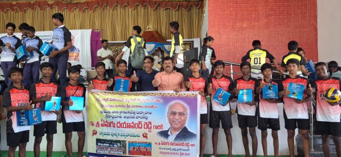 Sports equipment donated to Aluru High School