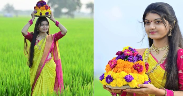 The festival began with the Engilipoola Bathukamma.