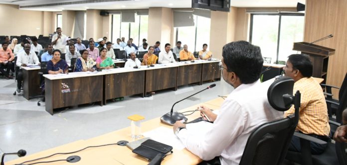 The pass percentage of students in government and private colleges should increase: Collector