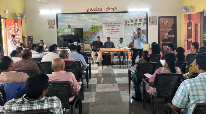 Training classes on local elections