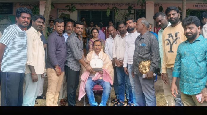 Tribute to retired teachers