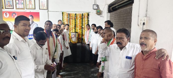 Tributes paid to YSR at Congress Bhavan