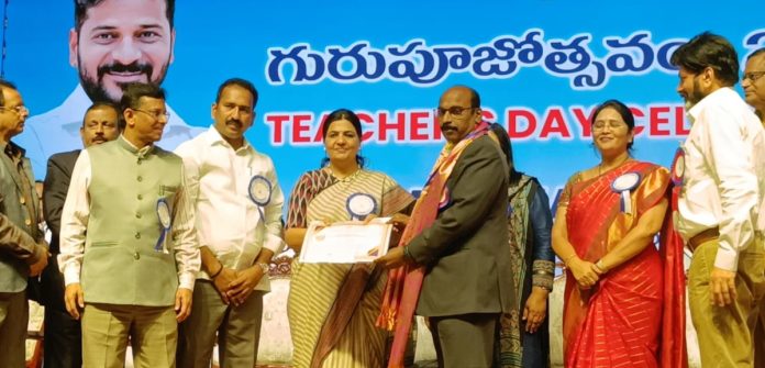 University Professor Rambabu Gopisetty wins the State Best Teacher Award.