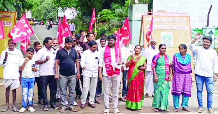 భూనిర్వాసితులకు రెట్టింపు పరిహారం చెల్లించాలి