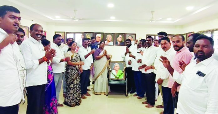 Ailamma is the spark of revolutionary fire: Minister Seethakka