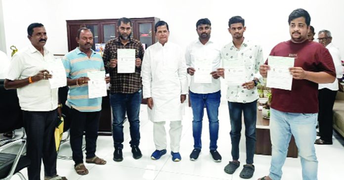 232 applications in Prajavani